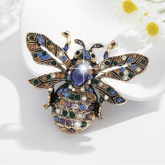 Jewelry - Bee Insect Rhinestone Encrusted Fashion Brooch Pin